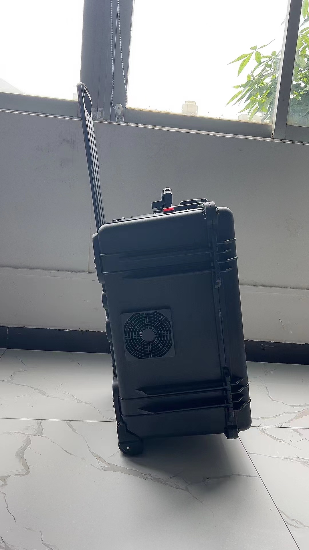 石台手拉箱型移动通信干扰器